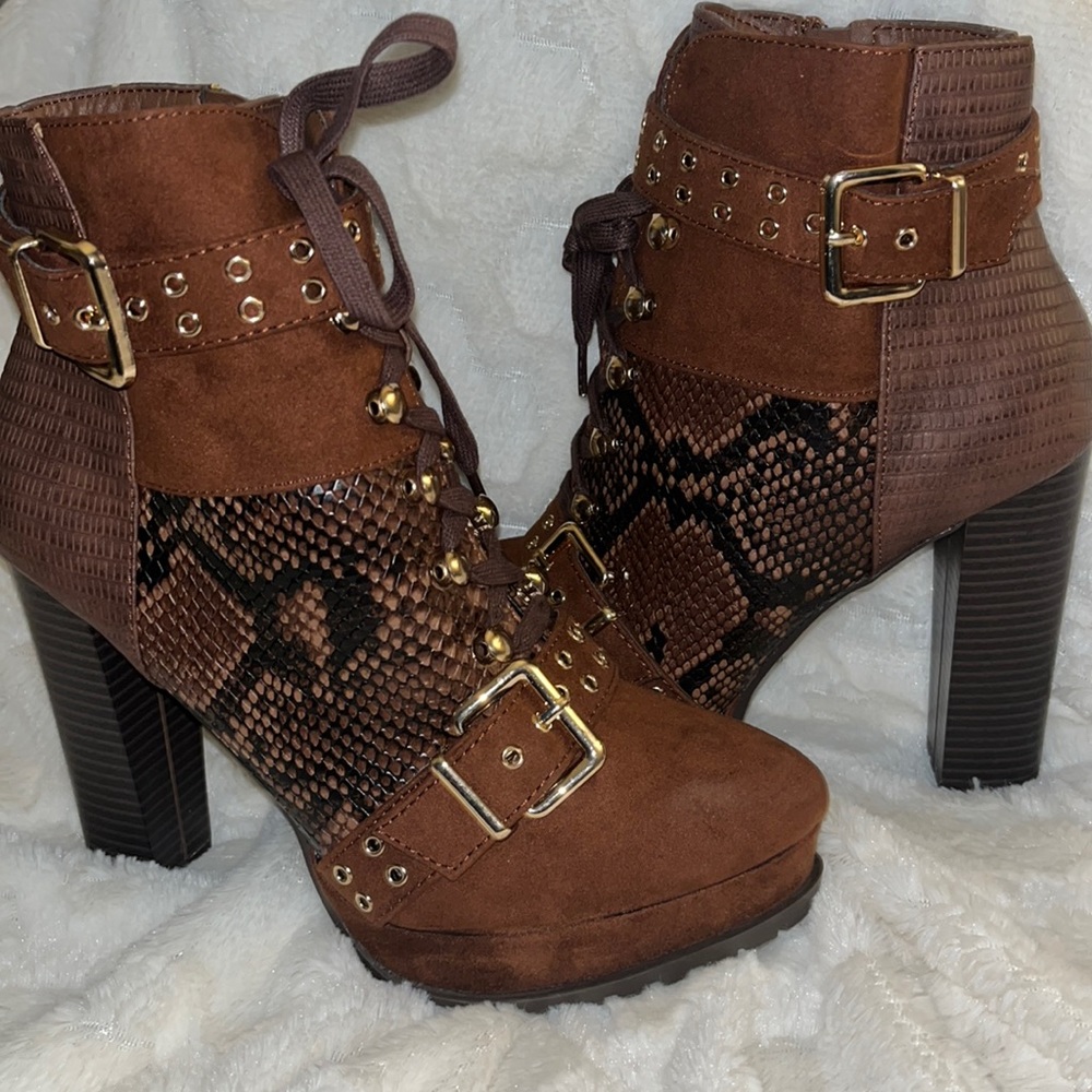 BrandNew Shoe Boots SHOEDAZZLE